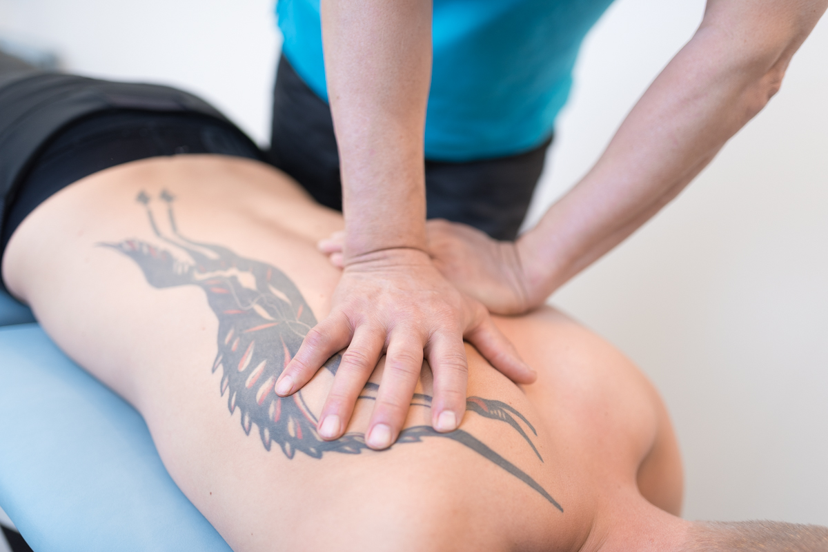 Lugnt massagerum med varma handdukar