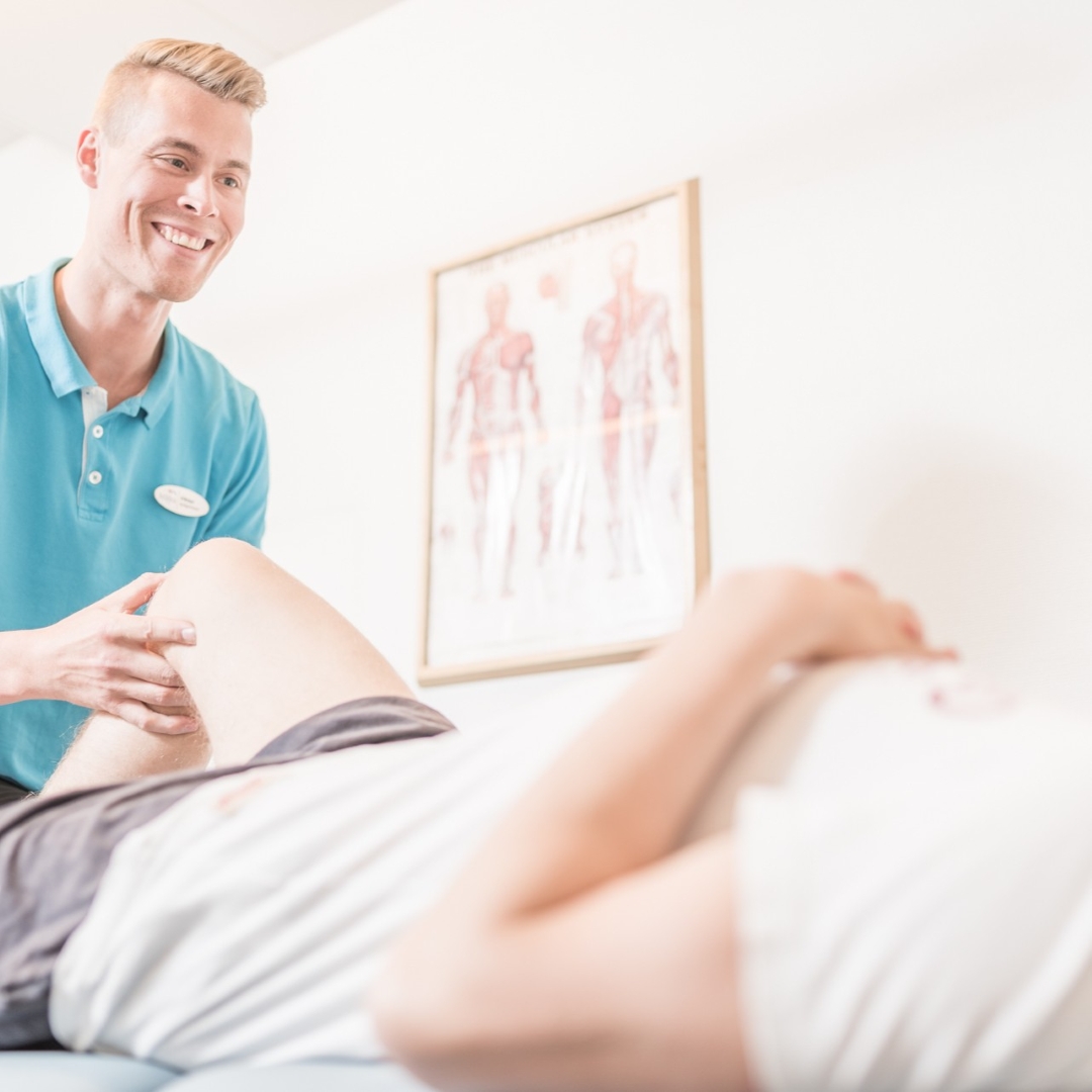 Naprapat med anatomisk illustration